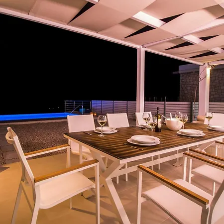 Francis & Gregorys Luxury Vilă Afantou